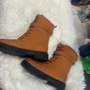 Camel Crown Women's Tan Lace-Up Boots